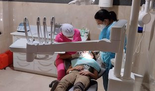 Dentista niu00f1os ucranianos