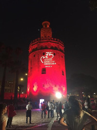 Torre oro roja