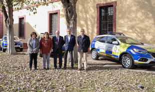 Coche policia supera