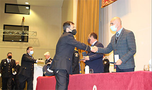 Entrega medallas bomberos