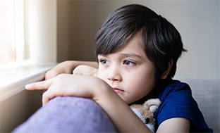 Niño acogida