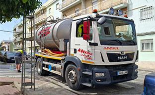 Camiu00f3n agua Utrera